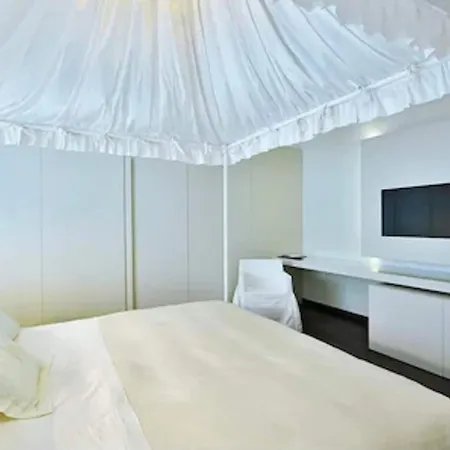 Hotel House 4*